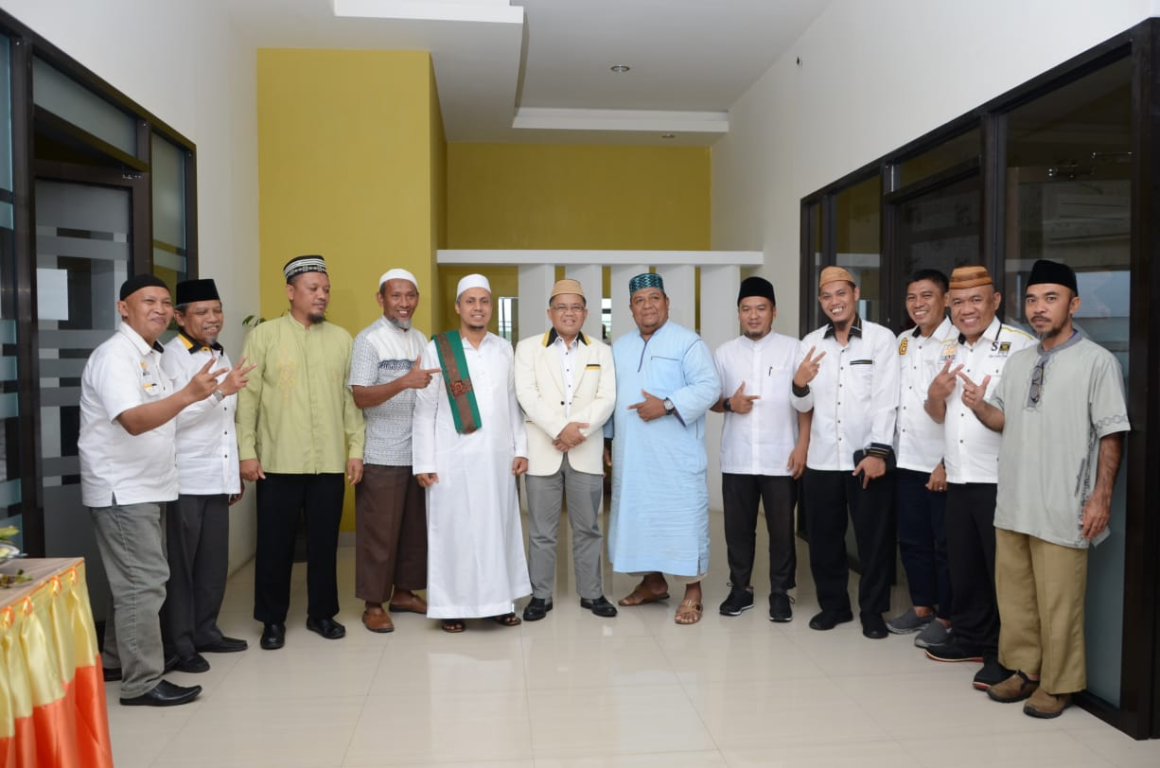 Presiden Partai Keadilan Sejahtera Mohamad Sohibul Iman beserta jajaran dan Perwakilan Ormas Islam Gorontalo dalam Agenda Silaturahim, Gorontalo, Senin (11/02/2019). (Donny/PKSFoto)