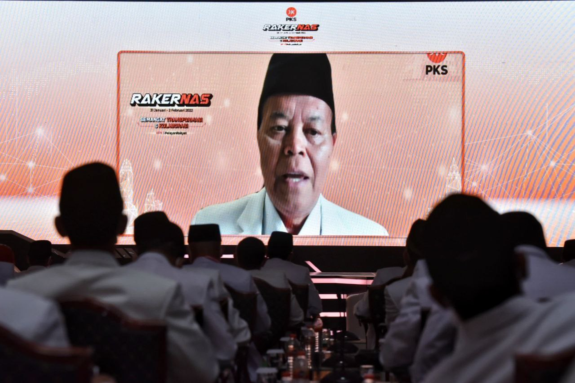 Wakil Ketua Majelis Syura Hidayat Nur Wahid memberikan arahan dalam Pembukaan Rakernas PKS, Senin (31/1) (Donny/PKSFoto)