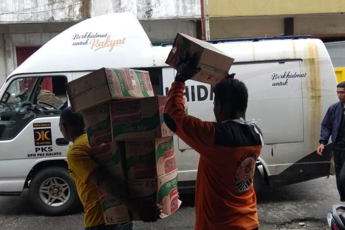 Penyaluran bantuan korban gempa Maluku (Humas PKS Maluku)