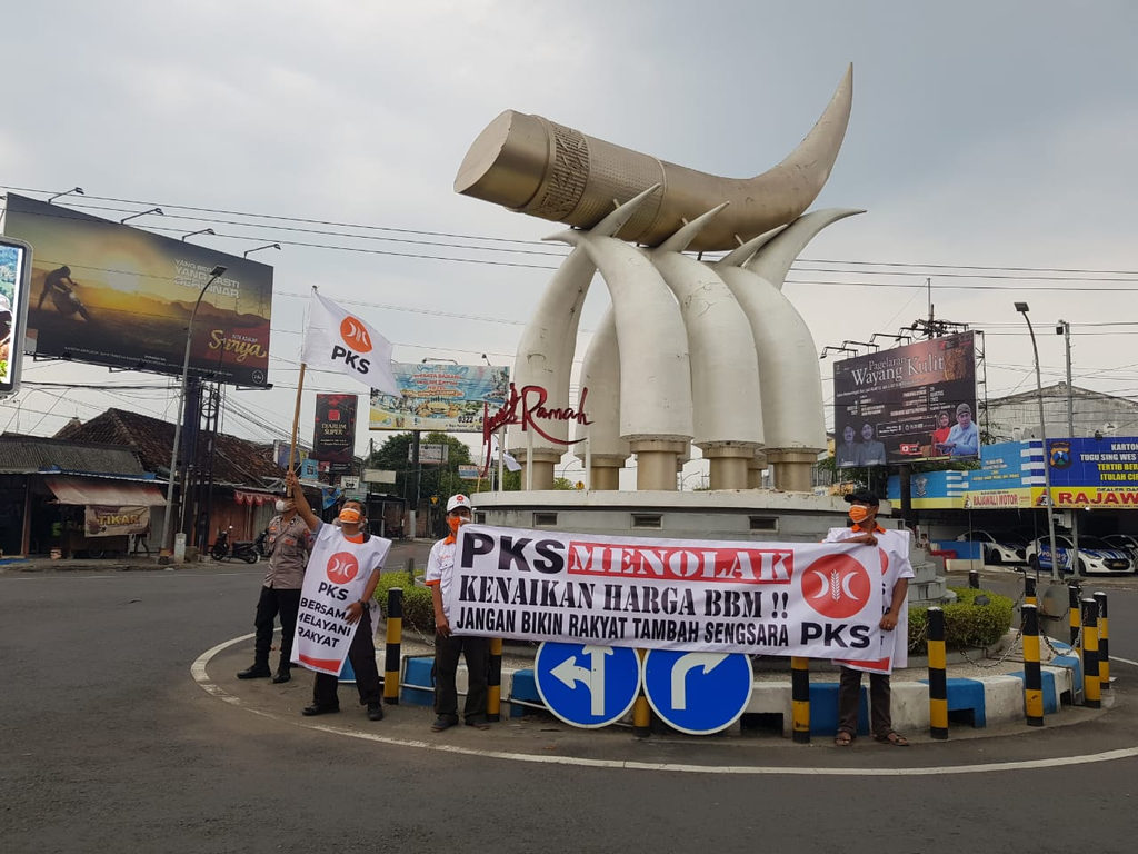 Flashmob PKS Ngawi Tolak Kenaikan Harga BBM