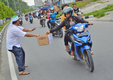Antusiasme masyarakat sekitar Kecamatan Tualang dalam memberikan bantuan, Minggu (10/9).
