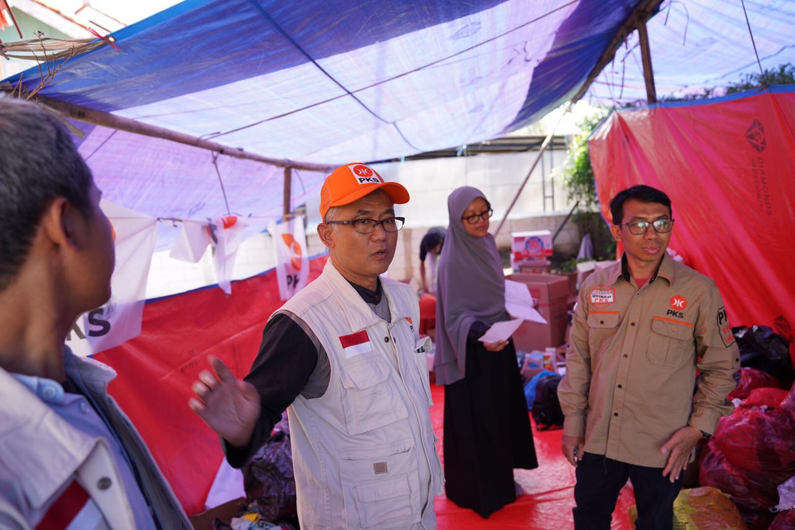 Plt Ketua DPD PKS Kabupaten Cianjur Dadan Suryanegara Meninjau Posko Lapangan PKS