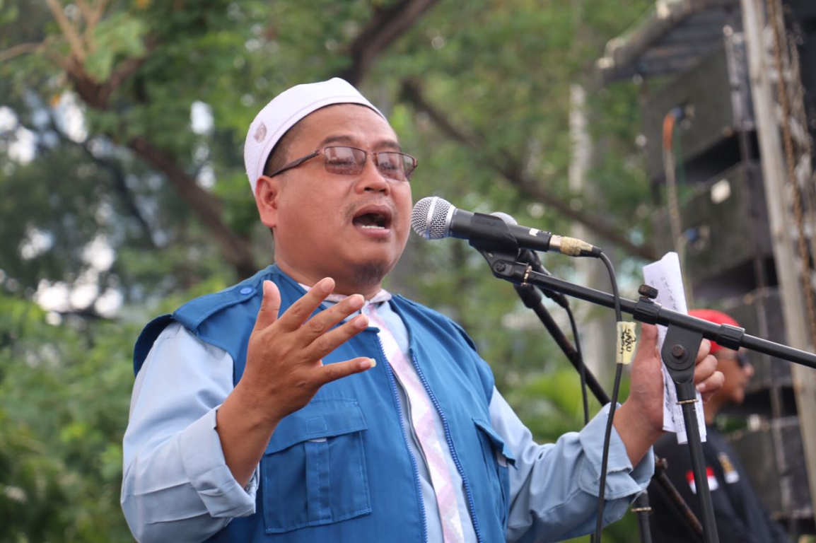 Pimpinan Pesantren Miftahul Huda 2 Ciamis, KH Nonop Hanafi dalam Aksi Bela Rohingya di Jakarta, Sabtu (16/9/2017). (PKS Foto)