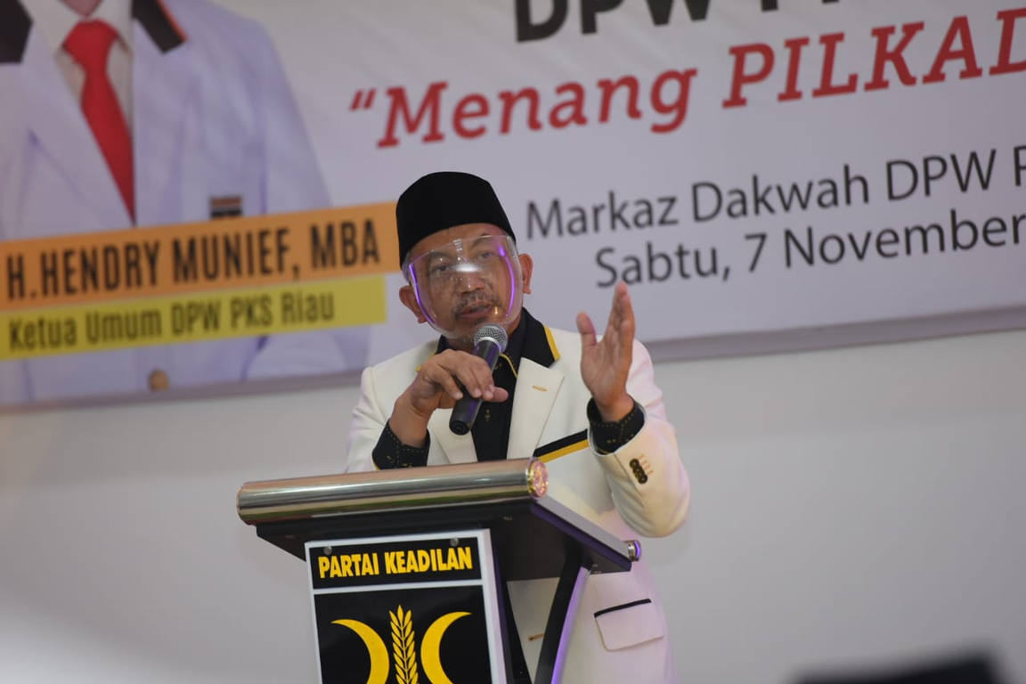 Presiden PKS Ahmad Syaikhu memberikan arahan dalam Konsolidasi Pemenangan Pilkada 2020 di Pekanbaru, Riau, Sabtu (7/11/2020) (M Hilal/PKSFoto)