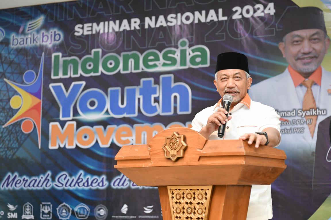 Presiden Partai Keadilan Sejahtera (PKS) Ahmad Syaikhu menjadi pembicara dalam Seminar Nasional  Indonesia Youth Movement bertajuk Meraih Sukses di Era Next Normal. (Donny/PKSFoto)