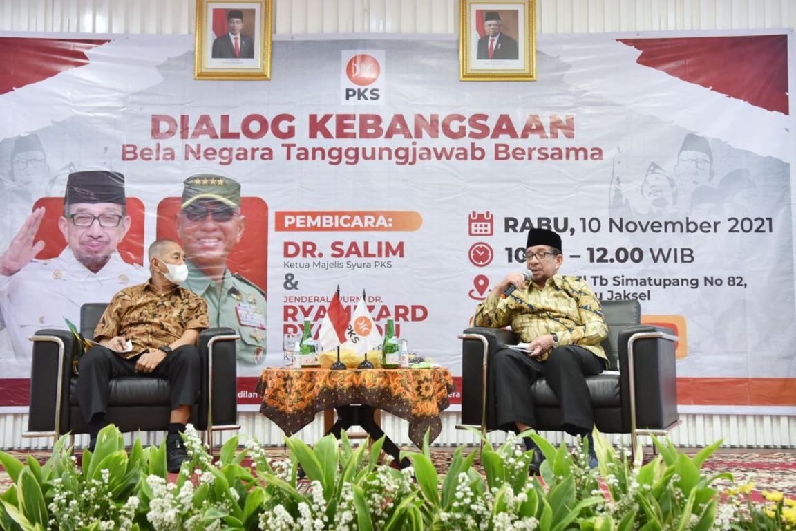 Ketua Majelis Syura PKS Dr. Salim Segaf Al Jufri dalam Dialog Kebangsaan dengan tema Bela Negara Tanggung Jawab Bersama, bertempat di aula DPP PKS (Donny/PKSFoto)