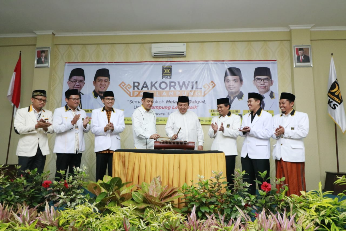 Ketua DPW PKS Lampung bersama Gubernur Lampung saat Pembukaan Rakorwil Lampung