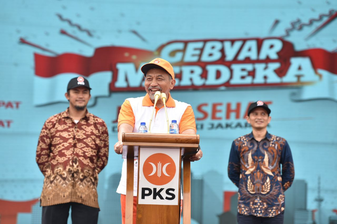 Presiden PKS Ahmad Syaikhu menghadiri acara Jalan Sehat Bersama PKS DKI Jakarta (Donny/PKSFoto)