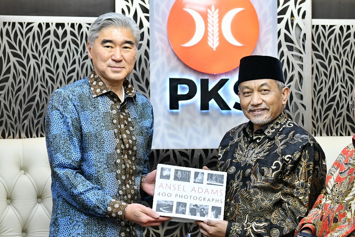 Presiden PKS Ahmad Syaikhu bersama Dubes AS untuk Indonesia Sung Y.Kim (Donny/PKSFoto)