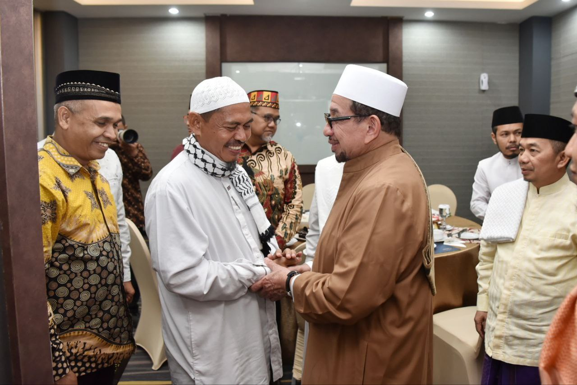 Ketua Majelis Syura PKS Dr Salim Segaf Al Jufri bertemu dengan ulama dan tokoh umat di Aceh, Kamis (26/5) (Donny/PKSFoto)