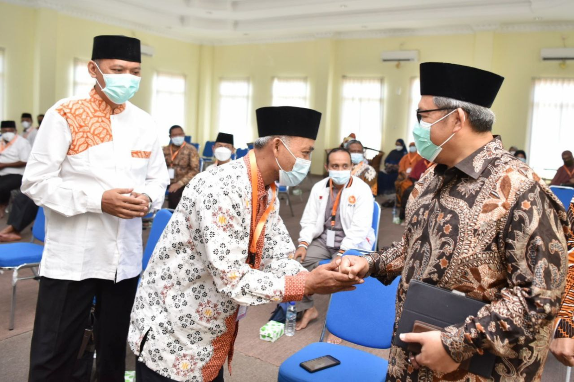 Wakil Ketua Majelis Syura PKS, Ahmad Heryawan saat bertemu dengan anggota dan kepala daerah dari PKS (Donny/PKSFoto)