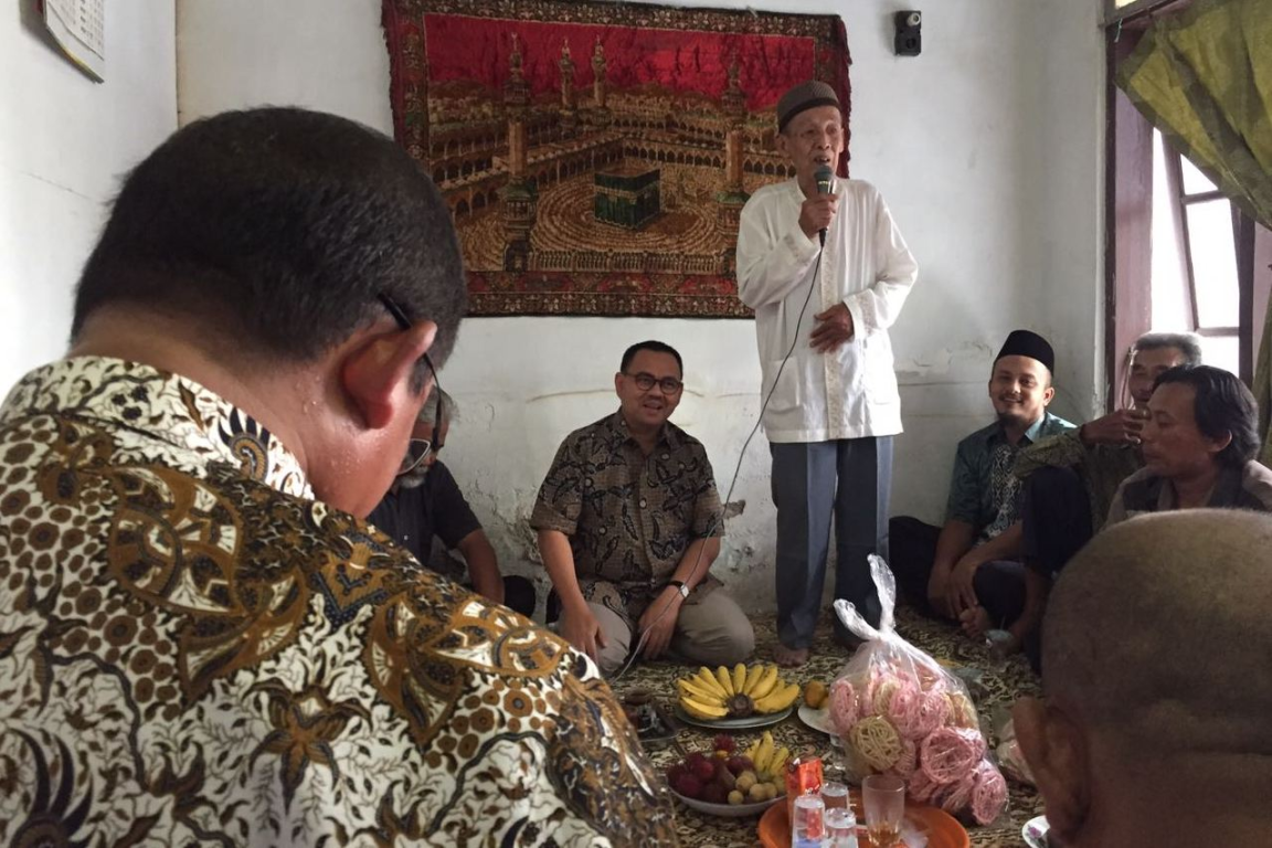 Calon gubernur Jawa Tengah Sudirman Said saat silaturahim dengan Bani Said Suwitoharsono di Brebes, Jawa Tengah, Sabtu (10/2) (foto: Sabiq)