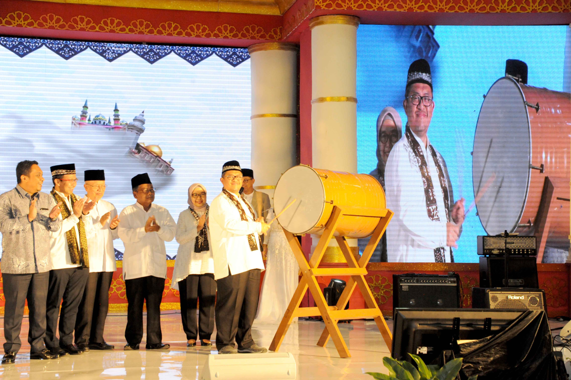 Gubernur Jawa Barat Ahmad Heryawan (Aher)