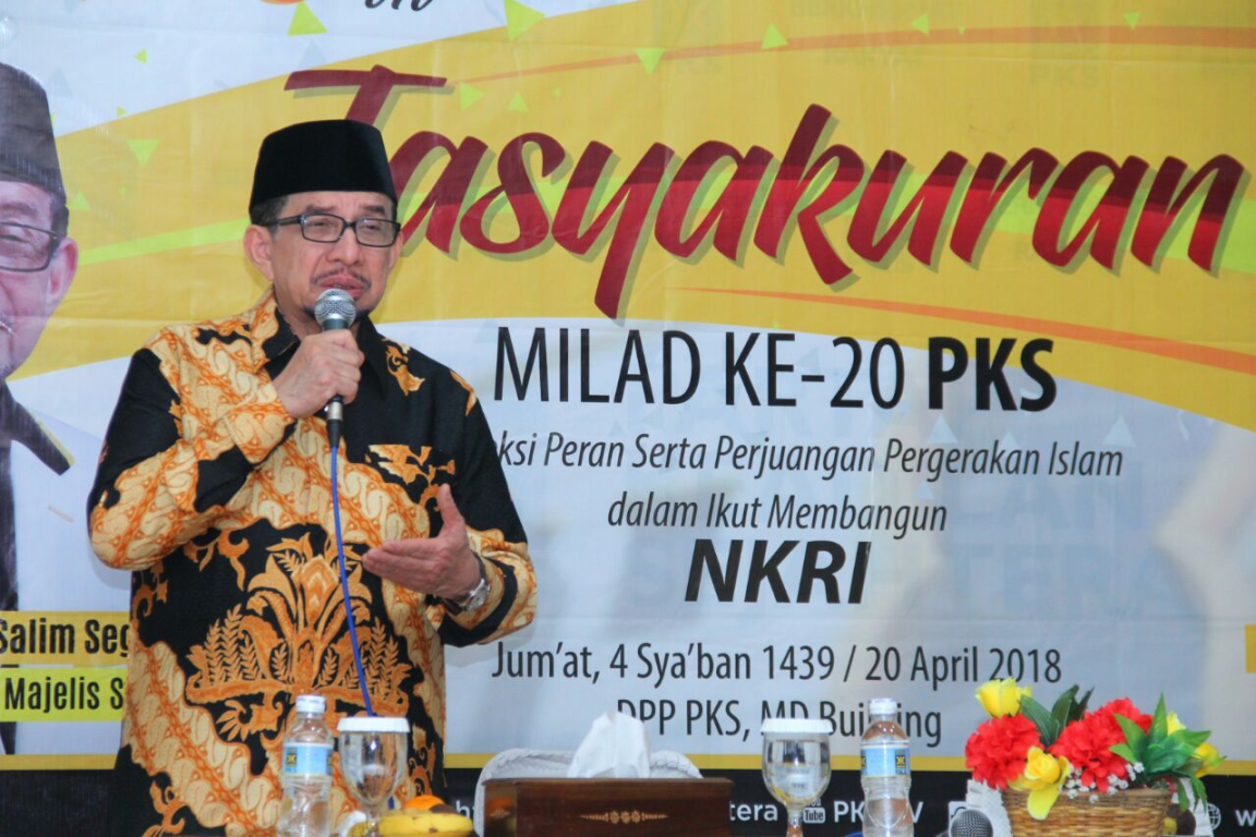 Ketua Majelis Syuro PKS Habib Salim Segaf Aljufri memberikan arahan dalam malam Tasyakuran Milad ke-20 PKS di kantor DPP PKS Jakarta, Jumat (20/4) (Donny/PKSFoto)