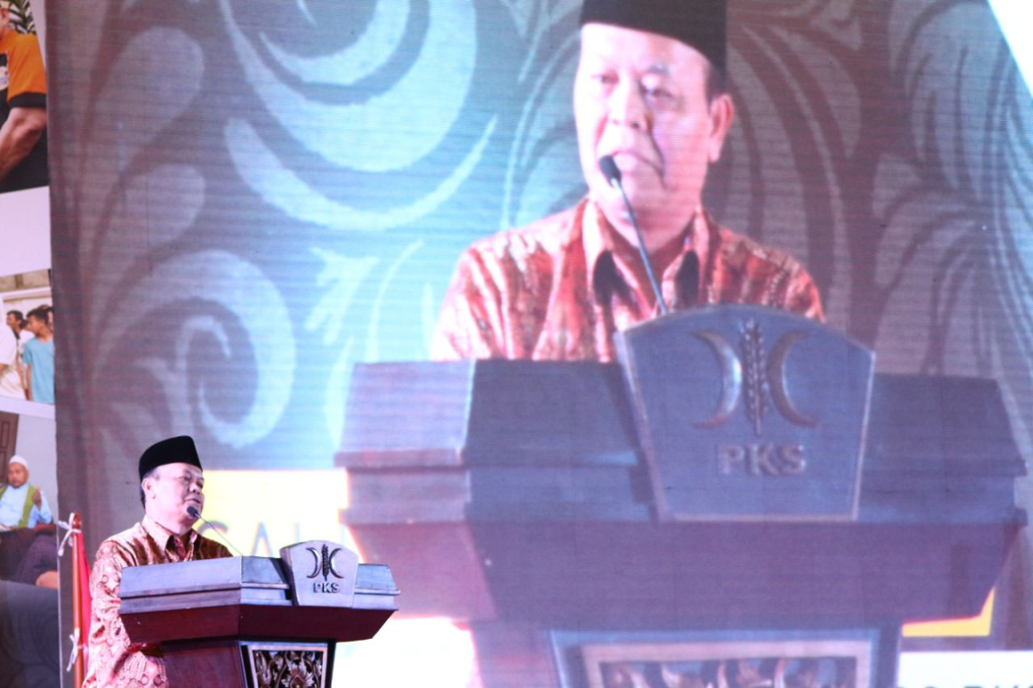 Wakil Ketua Majelis Syuro PKS Hidayat Nur Wahid berpidato dalam sesi Leaders Talk di Rakornas PKS. (Adjeng/PKSFoto)