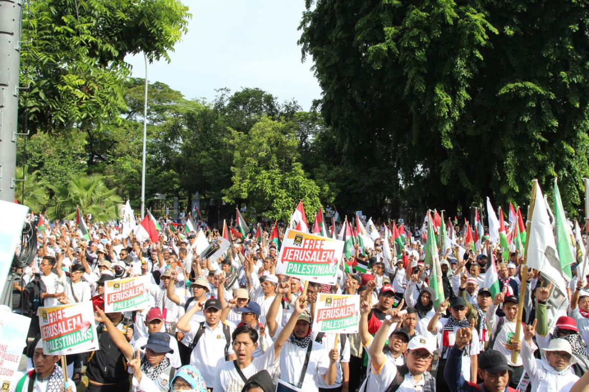 Suasana Aksi Bela Palestina di depan Kedubes AS Jakarta, Ahad (10/12) (Rendy/PKS Foto)