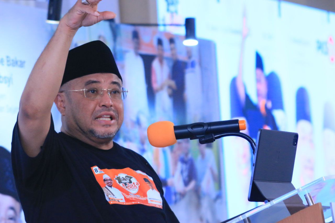 Sekretaris Jenderal PKS Habib Aboe Bakar Alhabsyi menyampaikan laporan pada acara Live Streaming Pemotongan Hewan Kurban dan Live Report dari Wilayah Seluruh Indonesia. (PKSFoto/Mahmud)