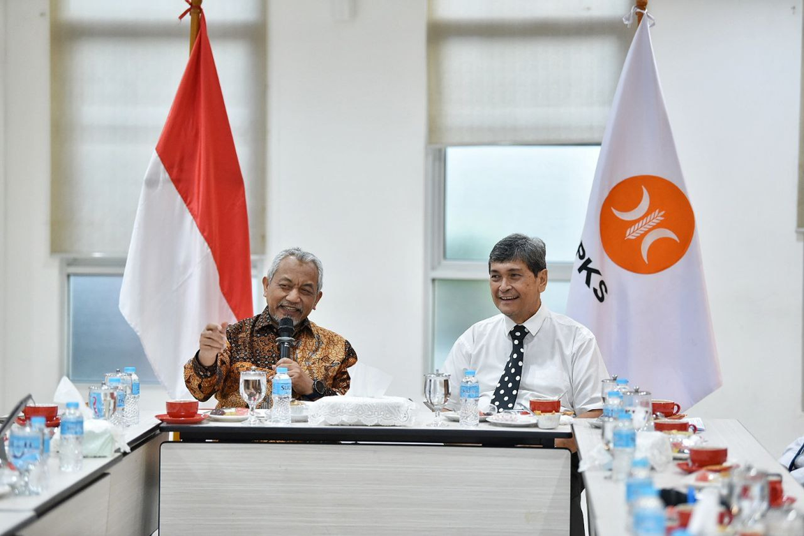 Presiden PKS Ahmad Syaikhu dan Pembina MP HAGAI Shepherd Supit dalam acara Temu Dialog PKS dan MP HAGAI di Kantor DPTP PKS, Jakarta. (PKSFoto/Fathur)