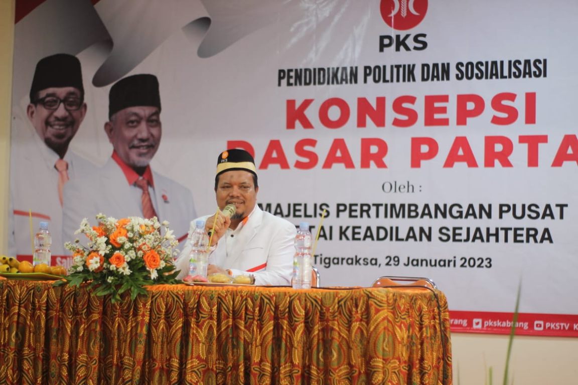 Ketua Majelis Pertimbangan Daerah (MPD) PKS Kabupaten Tangerang Suharto memberikan sambutan dalam pendidikan politik dan sosialisasi konsep dasar partai