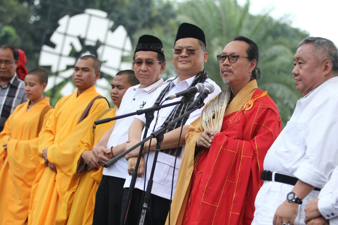 Salah satu perwakilan umat Buddha menyampaikan orasi dalam Aksi Bela Rohingya di Jakarta, Sabtu (16/9). (PKS Foto)