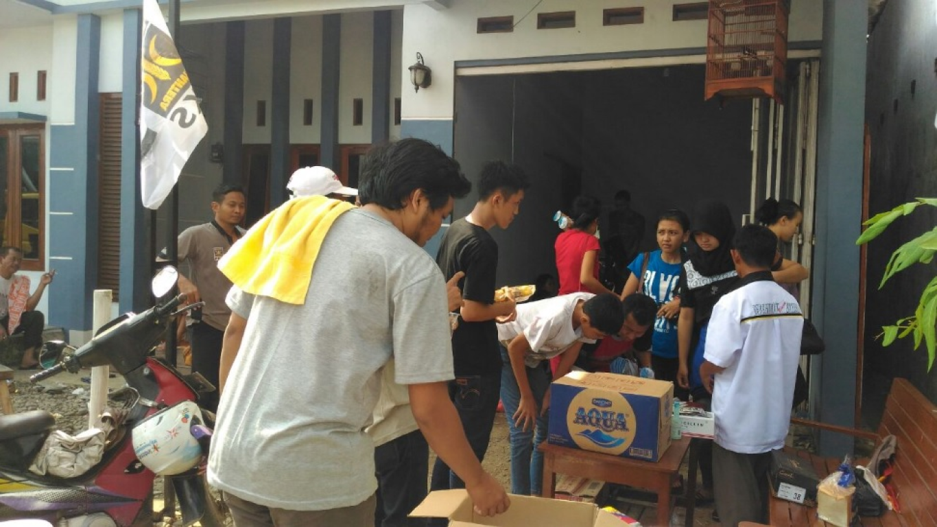 Kesibukan di Posko Mudik PKS Brebes
