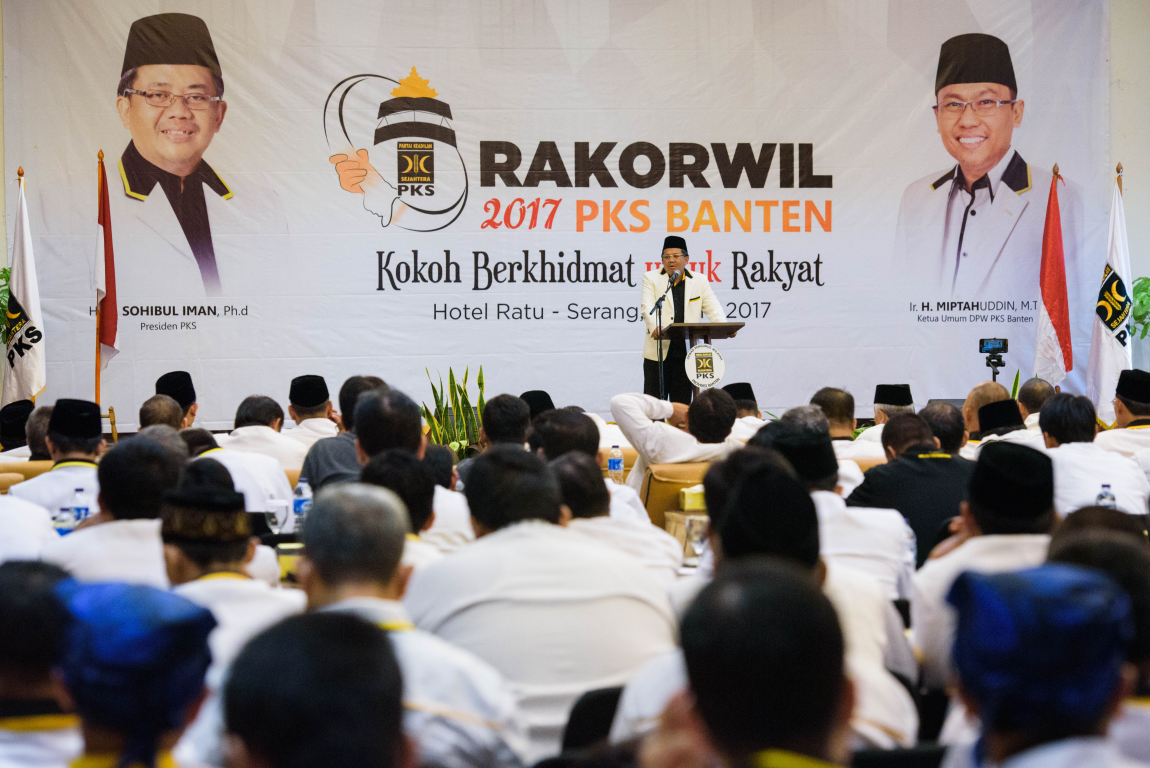 Presiden PKS Mohamad Sohibul Iman saat memberikan arahan pada Rakorwil PKS Banten di Serang, Ahad (2/4/2017)