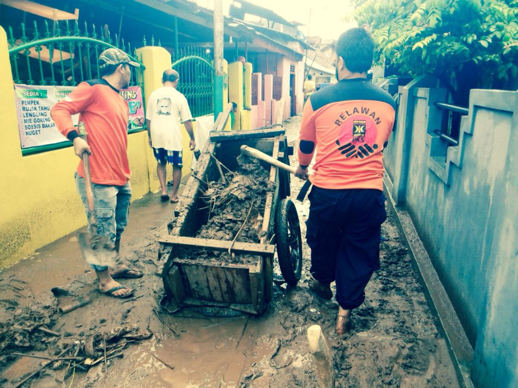 Relawan Rumah Siaga Bencana PKS Lampung