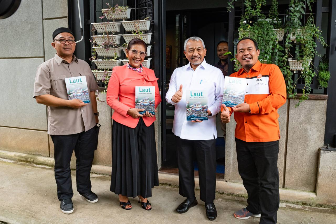 Presiden PKS Ahmad Syaikhu berkunjung ke kediaman Susi Pudjiastuti (Hilal/PKSFoto)