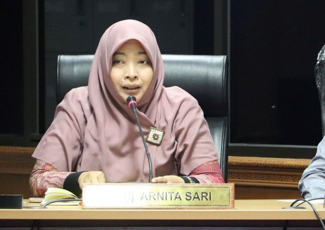 Anggota DPRD Provinsi Riau Fraksi PKS, dr. H. Arnita Sari