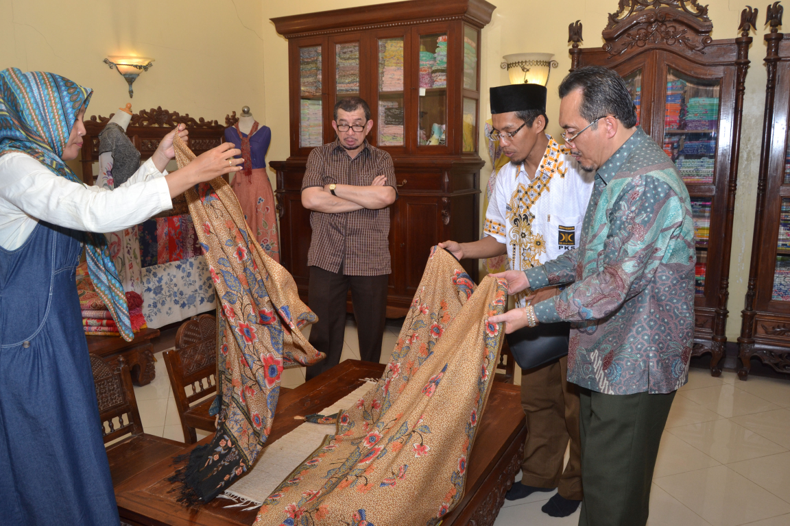 Ketua Majelis Syuro PKS kunjungi pusat batik di Pekalangon (ilustrasi: Adhi Haryanto/PKSFoto)
