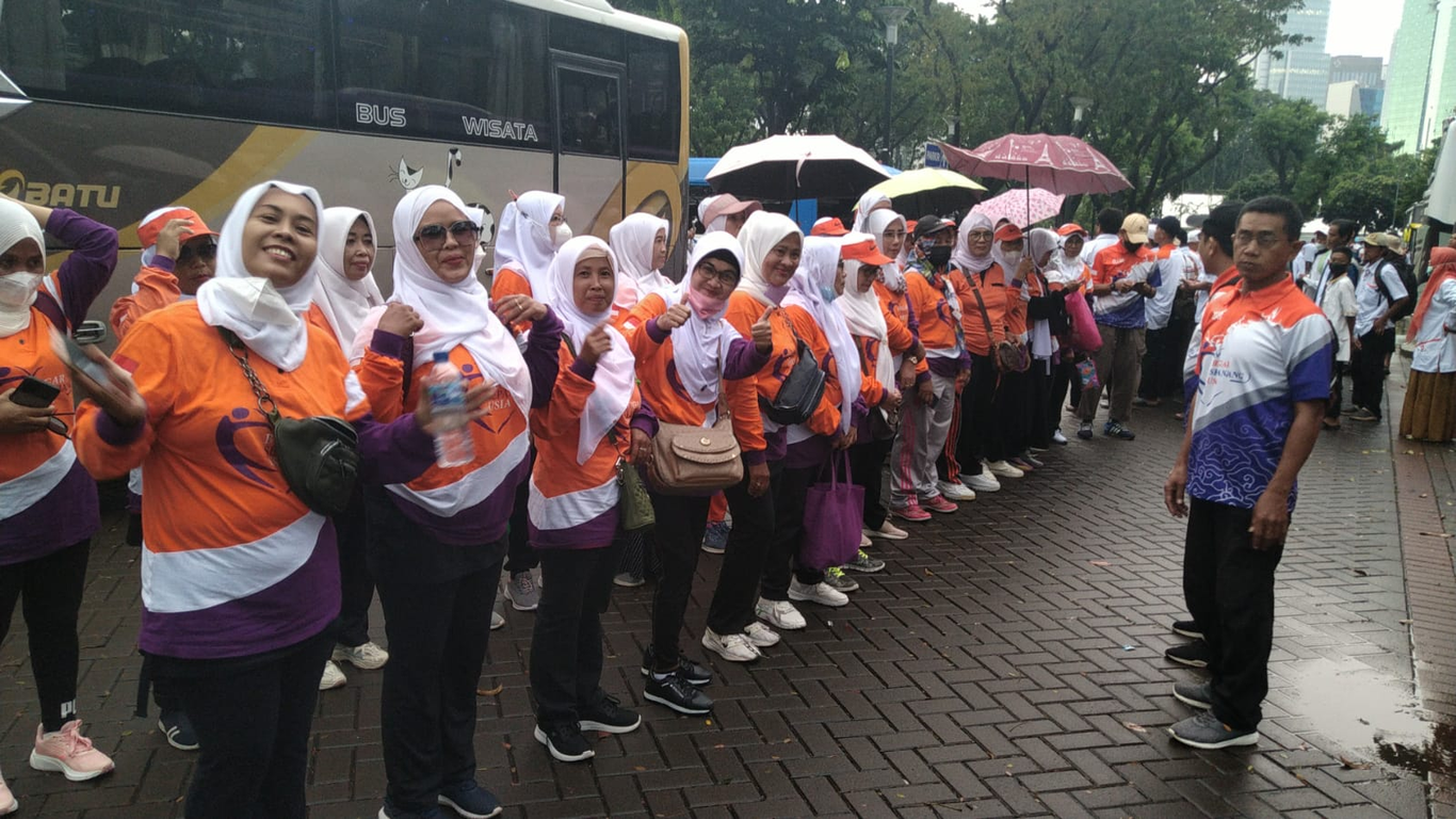 Anggota dan Simpatisan PKS Kab Tangerang bersiap menuju arena Milad 20 PKS (dok Humas PKS Kab Tangerang)