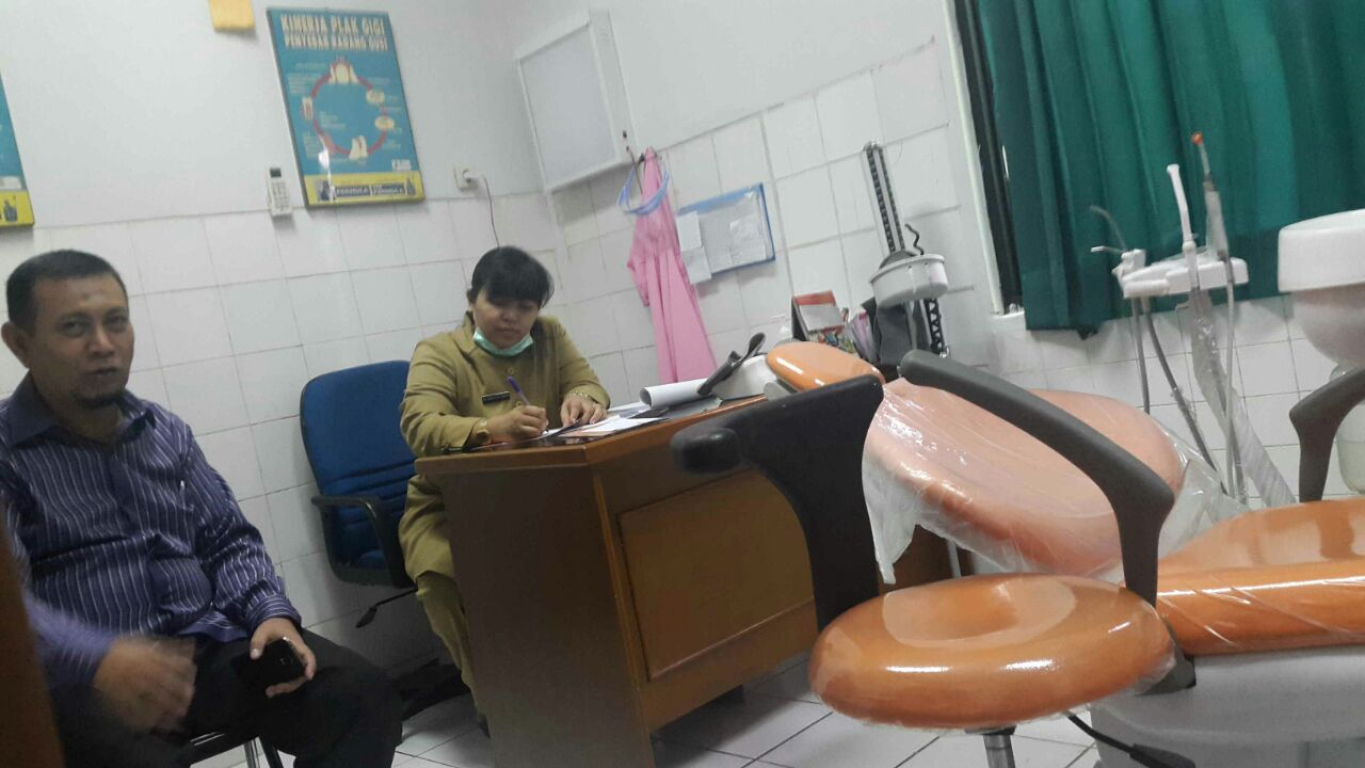 Anggota Komisi A DPRD DKI Jakarta dari Fraksi PKS Achmad Yani (kiri)
