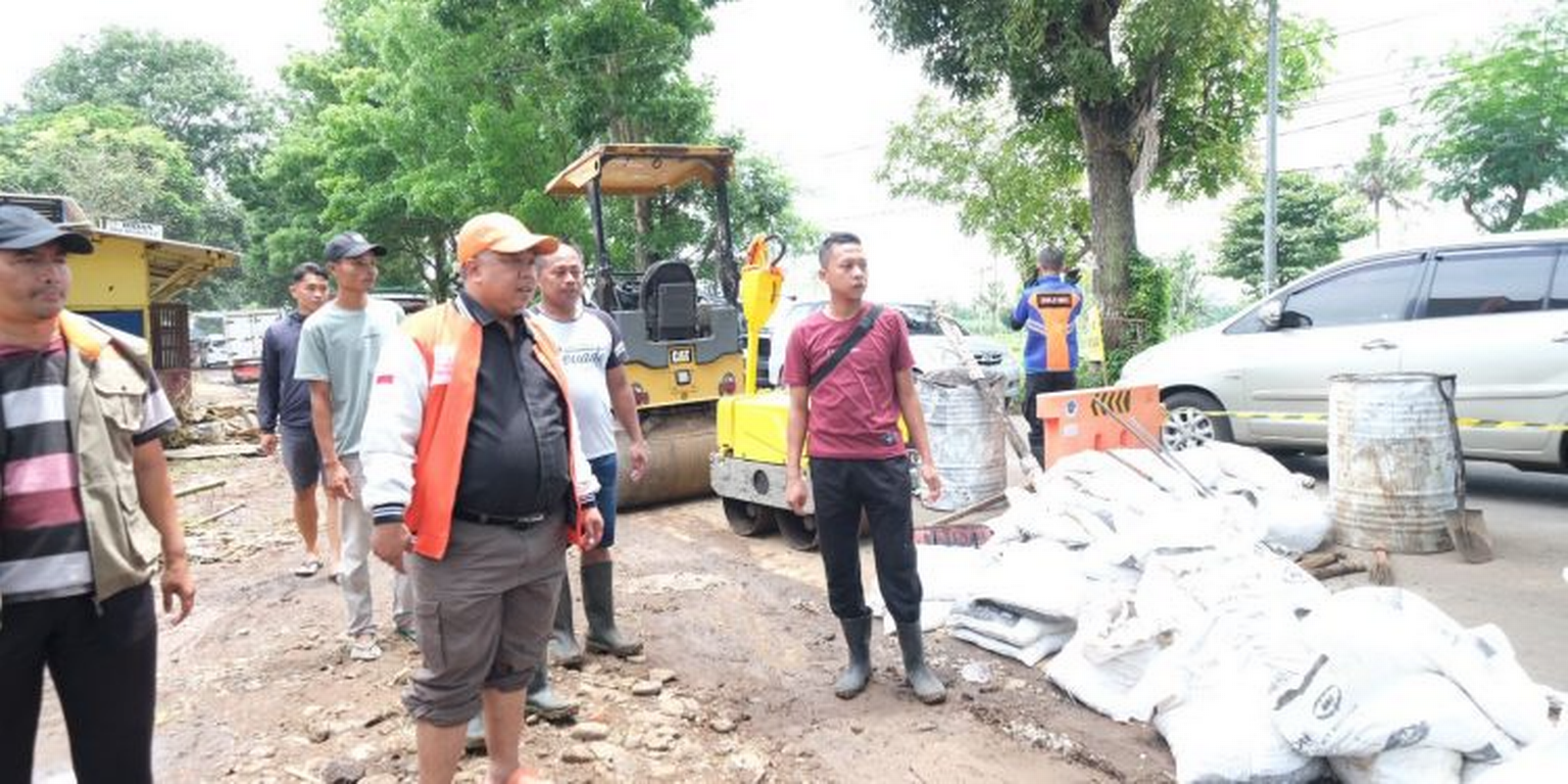 Ketua DPW PKS Jawa Timur meninjau banjir Bondowoso