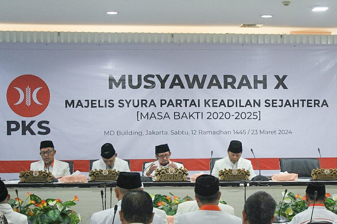 Ketua Majelis Syura PKS, Dr. Salim Segaf al Jufri memimpin jalannya Musyawarah Majelis Syura PKS