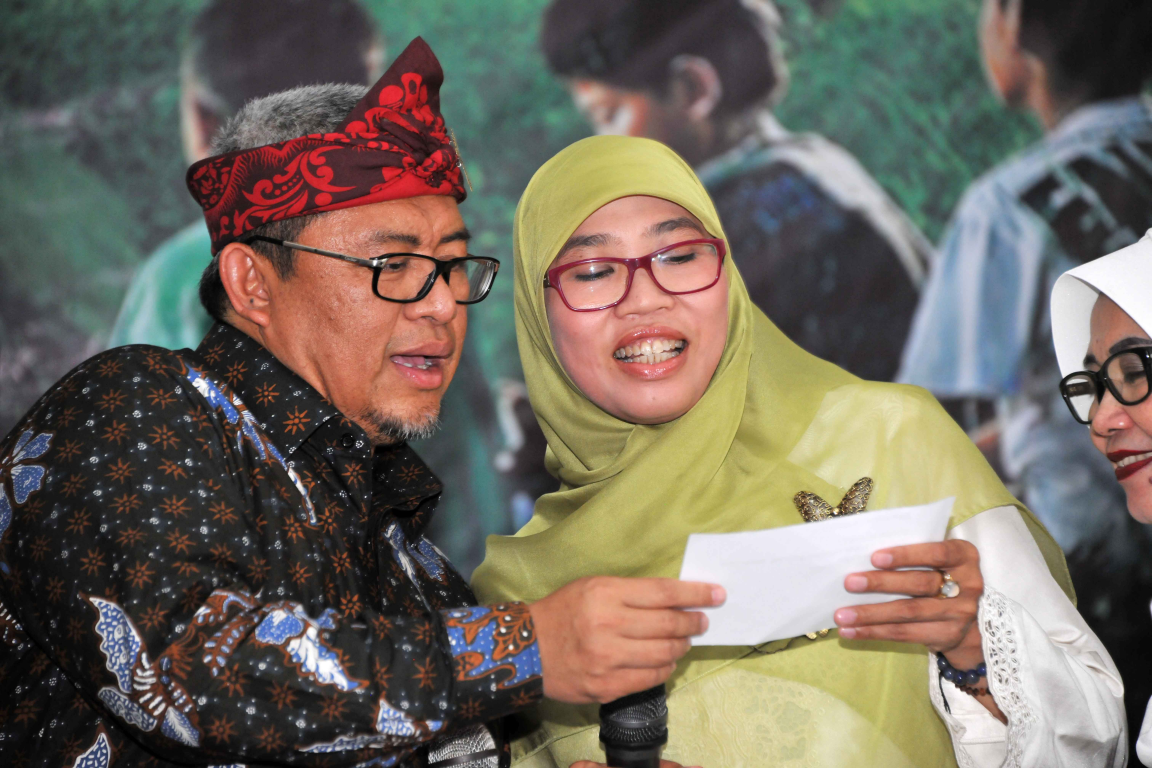 Ahmad Heryawan beserta istri (ilustrasi)