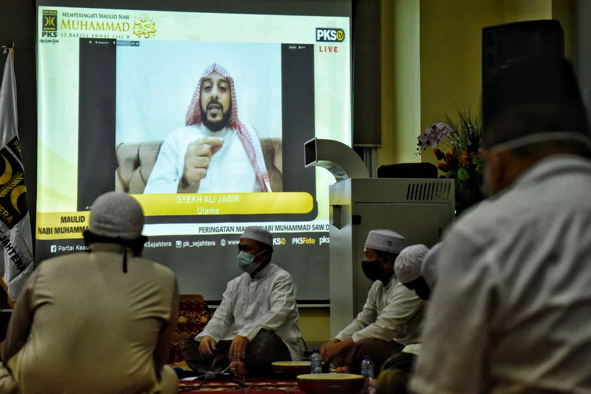 Syekh Ali Jaber memberikan tausiyah dalam Peringatan Maulid Nabi SAW di kantor DPP PKS, Jakarta, Ahad (1/11/2020) (Donny/PKSFoto)