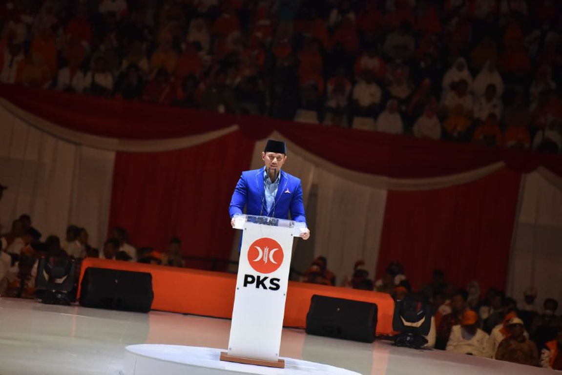 Ketua Umum Partai Demokrat, Agus Harimurti Yudhoyono memberikan sambutan pada puncak perayaan Milad 21 PKS, Sabtu (20/5/2023). (PKSFoto)