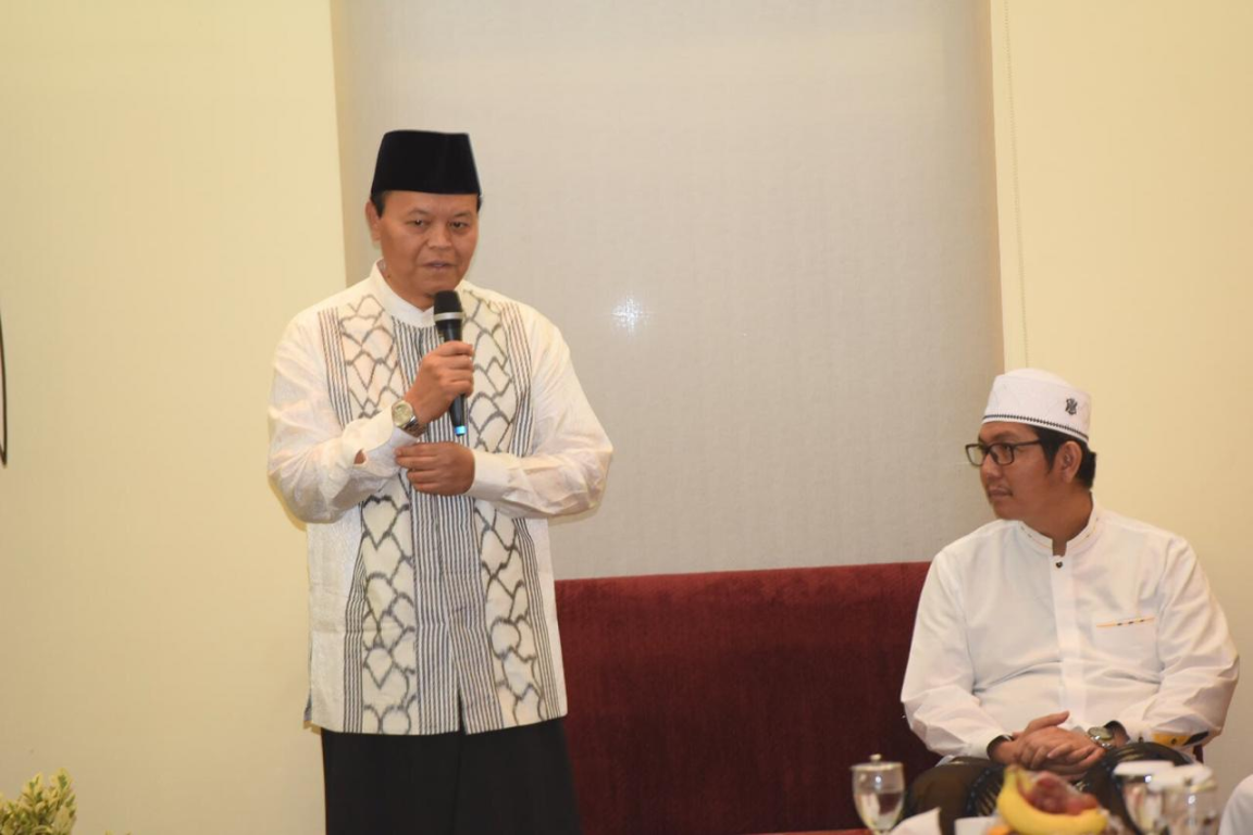 Wakil Ketua Majelis Syuro Partai Keadilan Sejahtera (PKS), Hidayat Nur Wahid saat memberikan sambutan dalam Peringatan Maulid Nabi SAW di kantor DPP PKS Jakarta, Ahad (13/1) (M Hilal/PKSFoto)