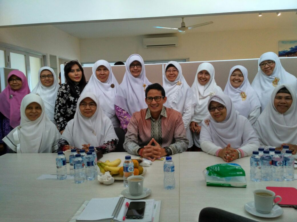 Wakil Gubernur DKI Jakarta terpilih Sandiaga Uno bersama fungsionaris BPKK DPP PKS dan DPW PKS DKI Jakarta, Kamis (28/9). (dok BPKK)