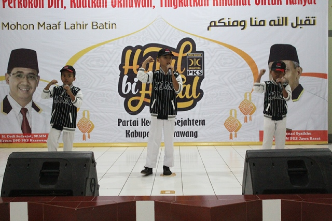 Trio Brothers tampil di halal bi halal PKS Karawang