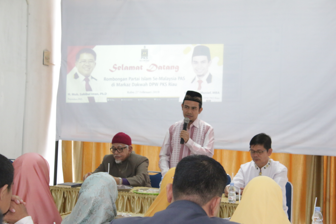 Ketua Umum DPW Partai Kedilan Sejahtera Riau Hendry Munief saat memberikan sambutan, Pekanbaru, Rabu (27/02/2019). (dok Humas DPW PKS Riau)