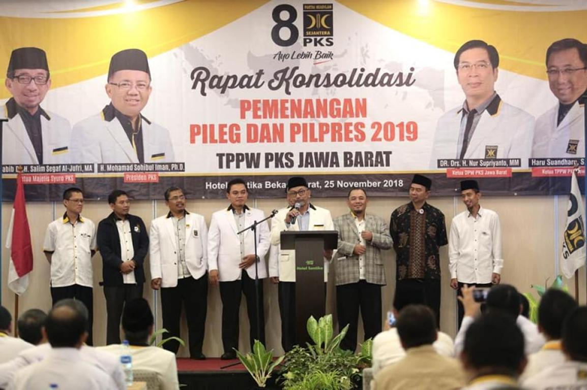 Ketua DPW PKS Jawa Barat, Ahmad Syaikhu dalam Rapat Konsolidasi Pemenangan Pileg dan Pilpres 2019 di Hotel Santika, Kota Bekasi, Ahad (25/11) (dok Humas PKS Jabar)