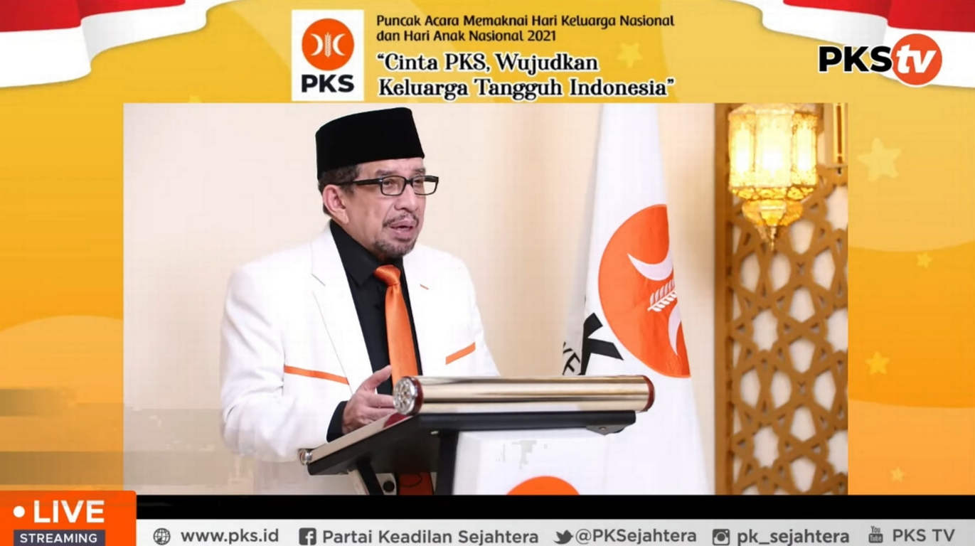 Ketua Majelis Syura PKS, Dr. Salim Segaf Al Jufri dalam kegiatan Puncak Acara Memaknai Hari Keluarga Nasional dan Hari Anak Nasional yang diadakan Bidang Perempuan dan Ketahanan Keluarga (BPKK)  PKS