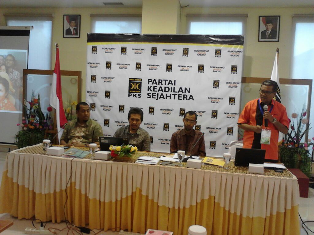 Perwakilan Parti Amanat Negara dari Malaysia (berbaju jingga)