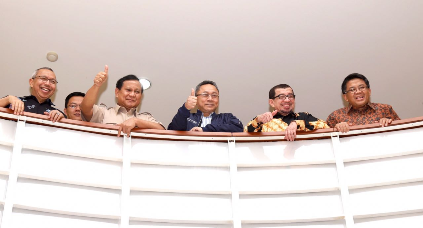 Pimpinan PKS, Gerindra dan PAN bertemu membahas Pilkada 2018 di kantor DPP PKS, Jakarta, Ahad (24/12) malam. (Juliyanto/PKS Foto)