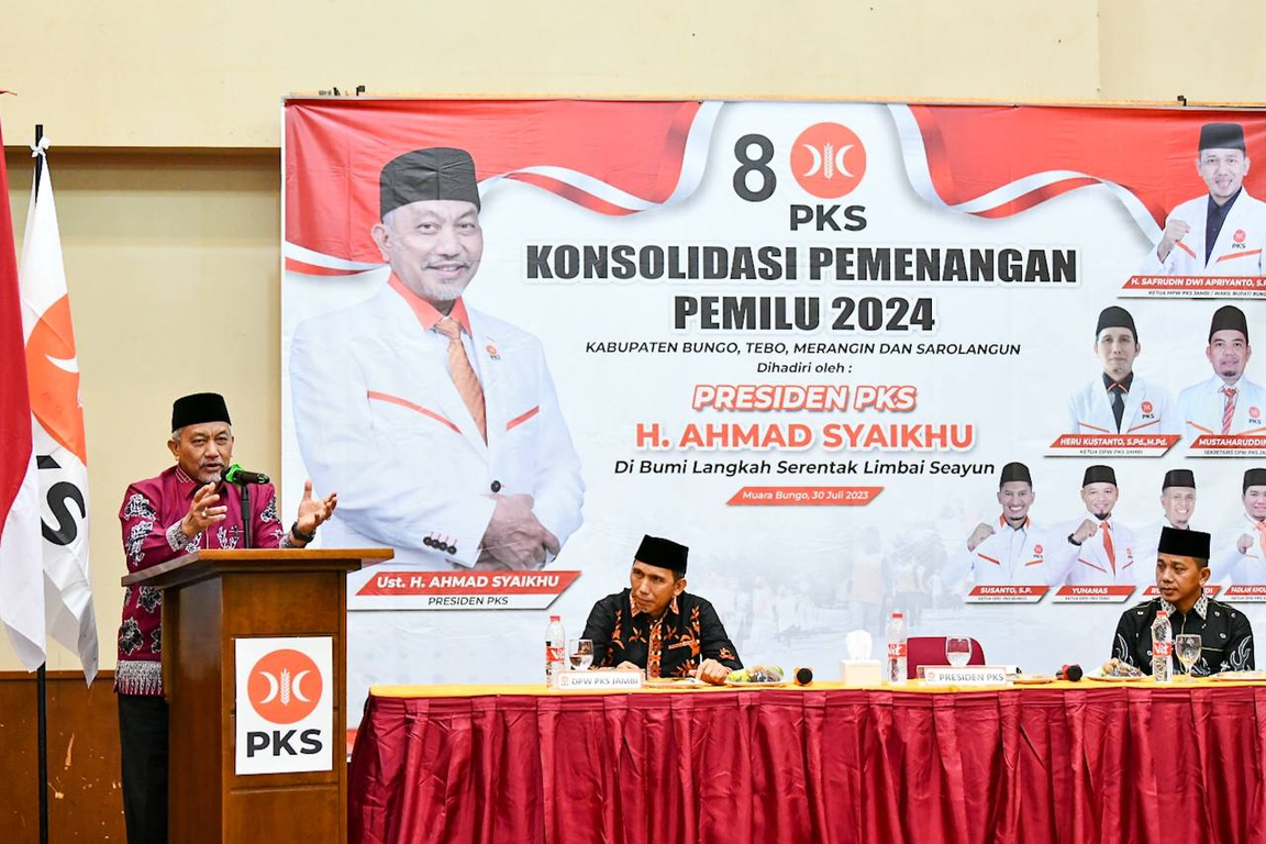 Presiden PKS Ahmad Syaikhu memberikan motivasi kemenangan dalam Konsolidasi PKS Jambi (Donny/PKSFoto)