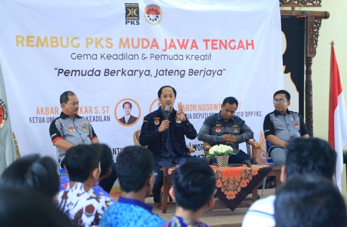 Seminar Gema Keadilan bersama pengurus DPP Gema Keadilan (Ketua Gema Keadilan Akbar Zulfakar) dan Pelantikan Pengurus Gema Keadilan Jawa Tengah di Semarang, Sabtu (19/8) (Humas PKS Jateng)