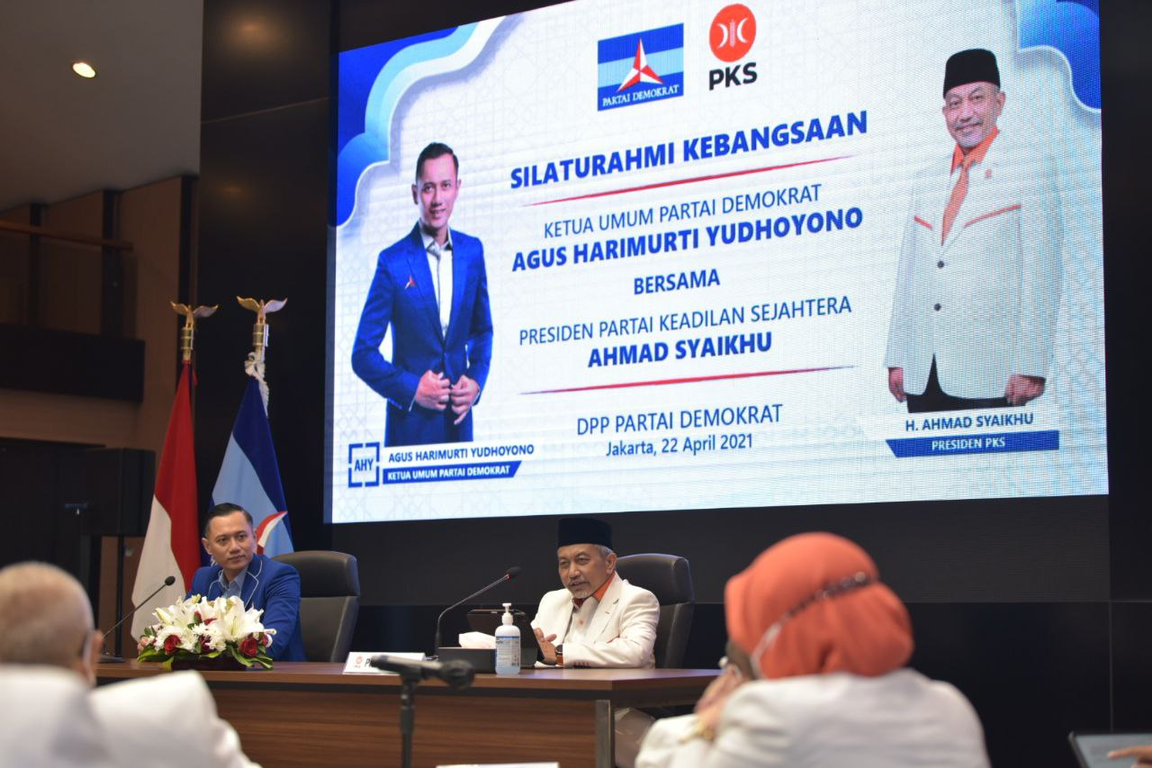 Presiden Ahmad Syaikhu bersama Ketua Umum Partai Demokrat Agus Harimurti Yudhoyono dalam Silaturahim Kebangsaan, Kamis (22/4) (Donny/PKSFoto)