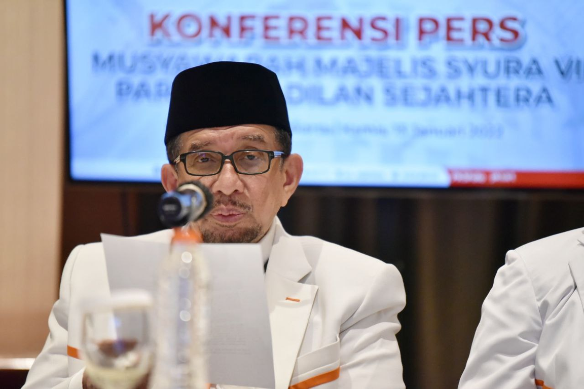 Ketua Majelis Syura PKS, Dr. Salim Segaf Al Jufri menyampaikan hasil Musyawarah Majelis Syura VI PKS (Donny/PKSFoto)