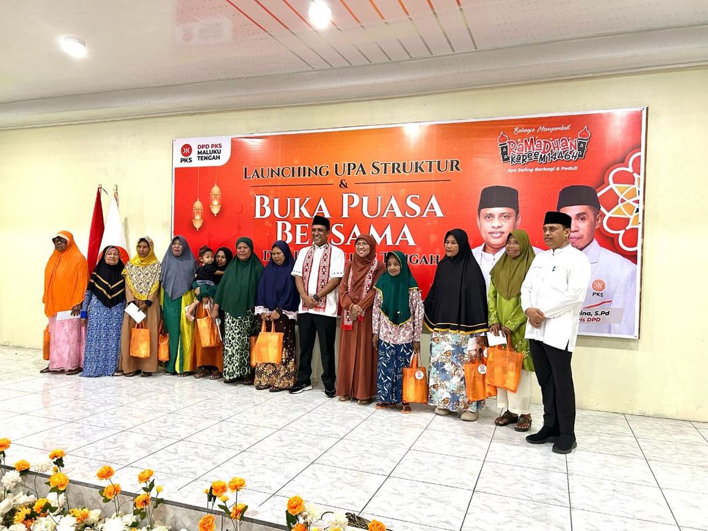 Saadiah Uluputty Hadir Buka Puasa Bersama PKS Maluku Tengah sekaligus  Memberi Santunan